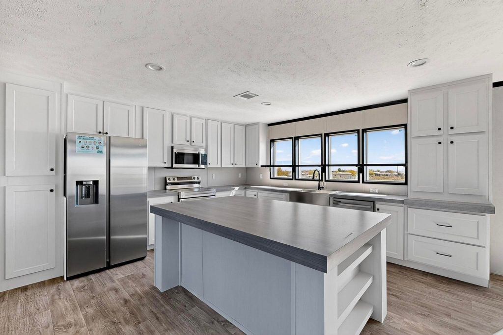 316 Hill Road NE, Rio Rancho, NM 87144