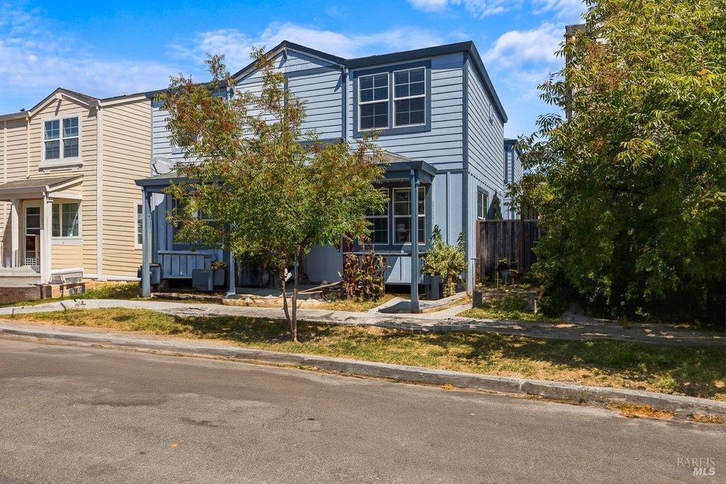2556 N Village Dr, Santa Rosa, CA 95403