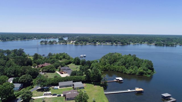1088 Shore Drive, Manning, SC 29102