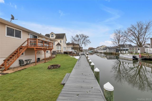 2666 Peconic Avenue, Seaford, NY 11783