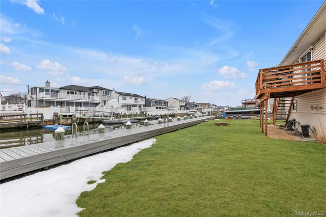 2666 Peconic Avenue, Seaford, NY 11783