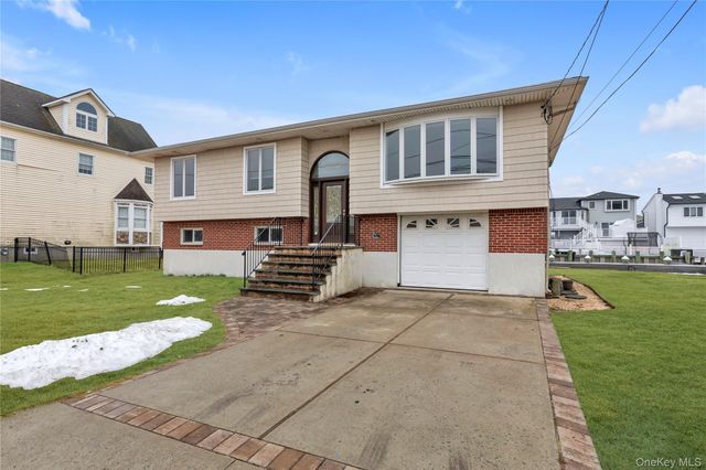 2666 Peconic Avenue, Seaford, NY 11783