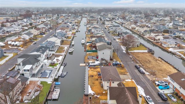 2666 Peconic Avenue, Seaford, NY 11783