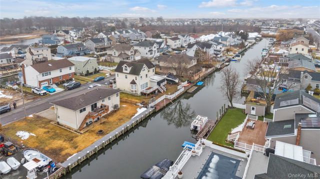 2666 Peconic Avenue, Seaford, NY 11783