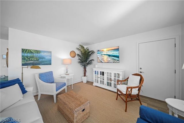 2850 Gulf Shore BLVD N 108, Naples, FL 34103