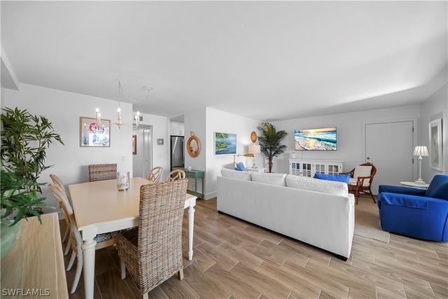 2850 Gulf Shore BLVD N 108, Naples, FL 34103