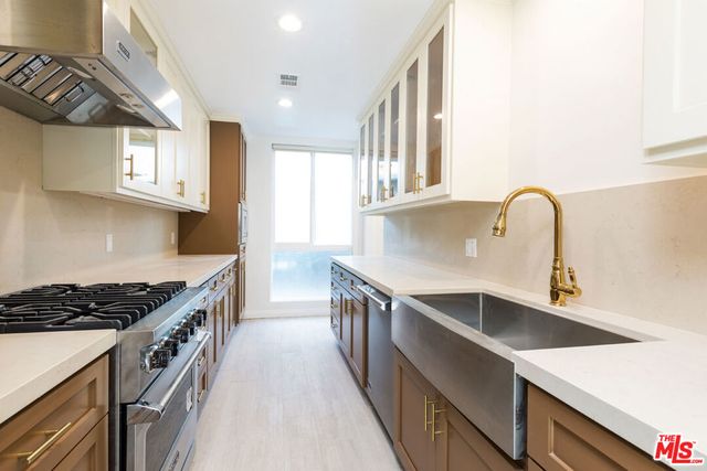 717 S WESTGATE Avenue, Los Angeles, CA 90049