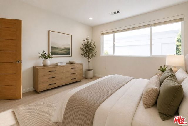 717 S WESTGATE Avenue, Los Angeles, CA 90049