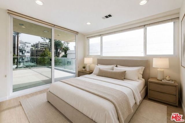 717 S WESTGATE Avenue, Los Angeles, CA 90049