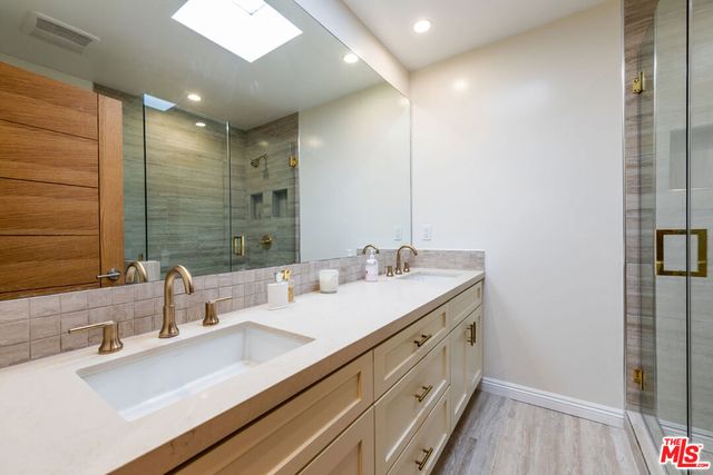 717 S WESTGATE Avenue, Los Angeles, CA 90049