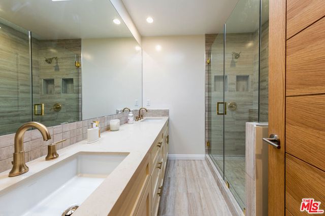 717 S WESTGATE Avenue, Los Angeles, CA 90049