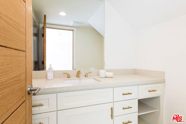 717 S WESTGATE Avenue, Los Angeles, CA 90049