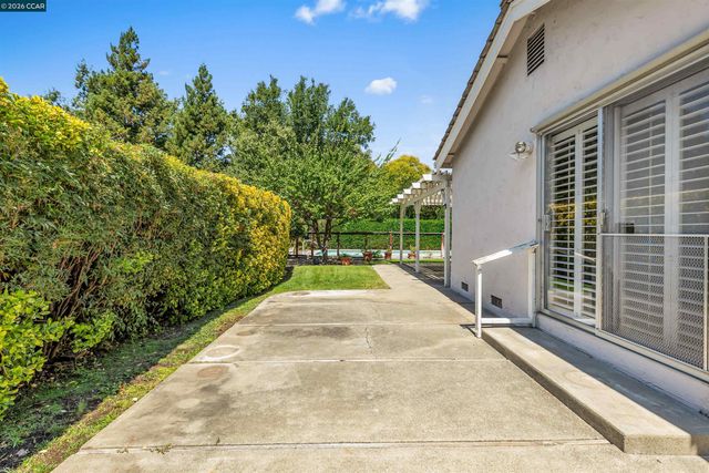 1841 Argonne Dr, Walnut Creek, CA 94598