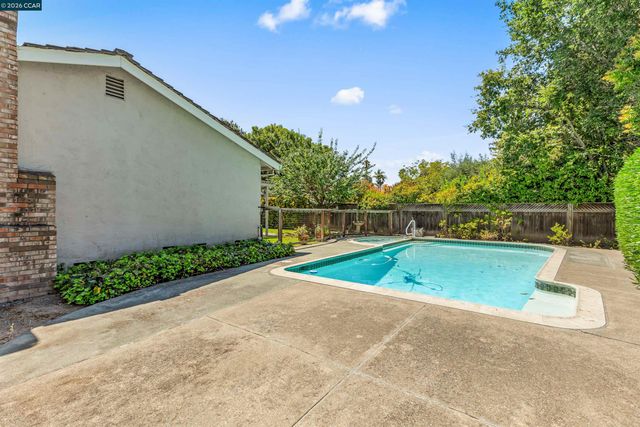 1841 Argonne Dr, Walnut Creek, CA 94598