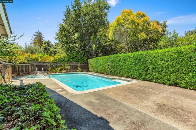 1841 Argonne Dr, Walnut Creek, CA 94598