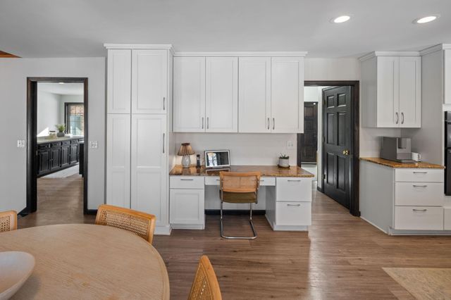 18300 8th Avenue N, Plymouth, MN 55447