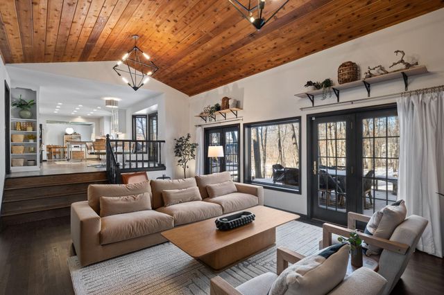 18300 8th Avenue N, Plymouth, MN 55447