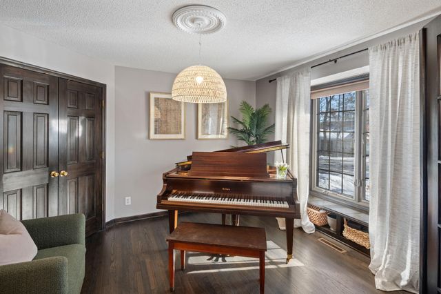 18300 8th Avenue N, Plymouth, MN 55447