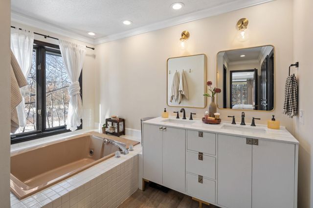 18300 8th Avenue N, Plymouth, MN 55447