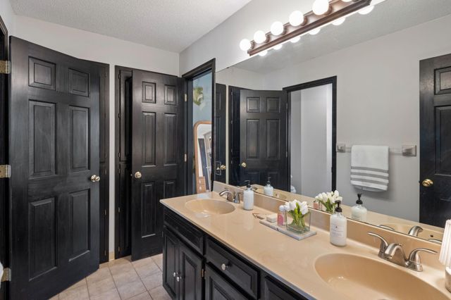 18300 8th Avenue N, Plymouth, MN 55447