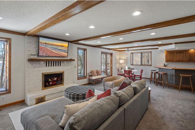 18300 8th Avenue N, Plymouth, MN 55447