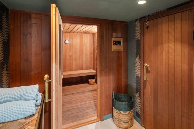 18300 8th Avenue N, Plymouth, MN 55447