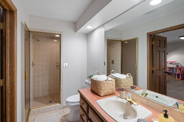 18300 8th Avenue N, Plymouth, MN 55447