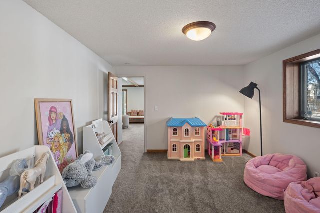 18300 8th Avenue N, Plymouth, MN 55447