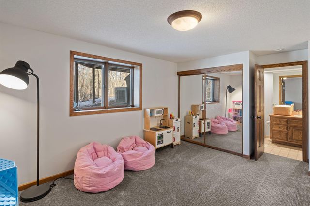 18300 8th Avenue N, Plymouth, MN 55447