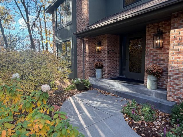 18300 8th Avenue N, Plymouth, MN 55447