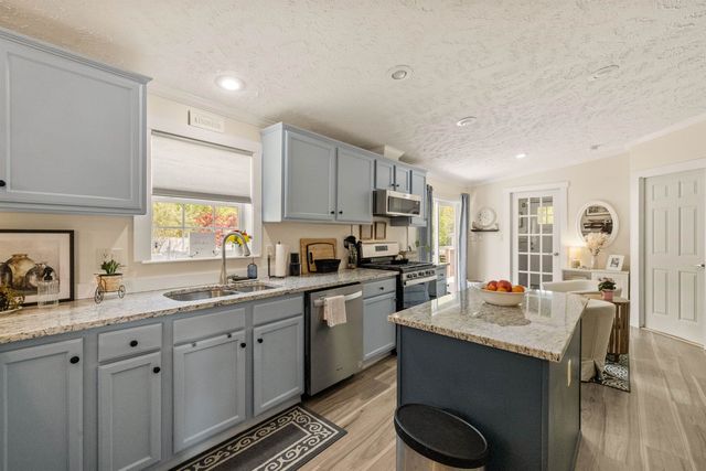 7 Welch Lane, Raymond, NH 03077