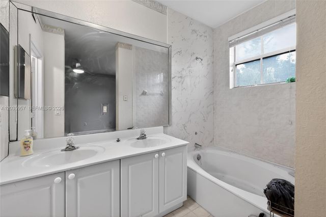 11042 NW 43rd Terrace, Doral, FL 33178