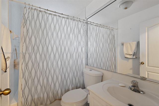 11042 NW 43rd Terrace, Doral, FL 33178