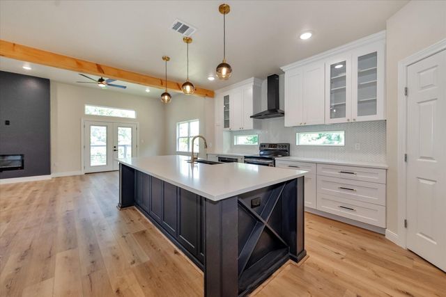 153 Bending Oaks Lane, Livingston, TX 77351