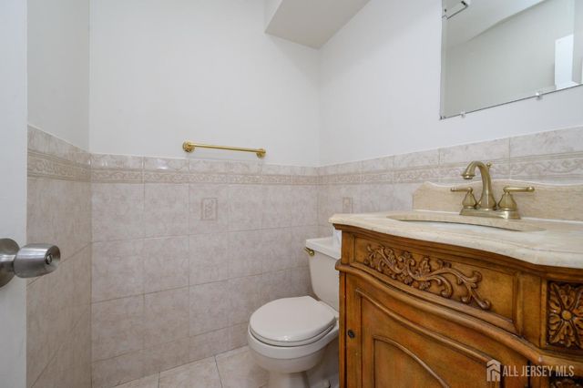 303 Michaels Court, Woodbridge Proper, NJ 07095