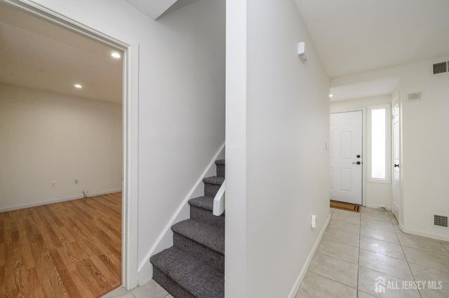 303 Michaels Court, Woodbridge Proper, NJ 07095