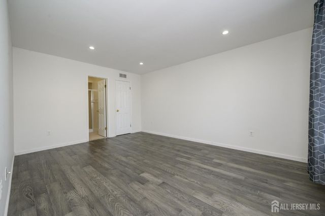 303 Michaels Court, Woodbridge Proper, NJ 07095