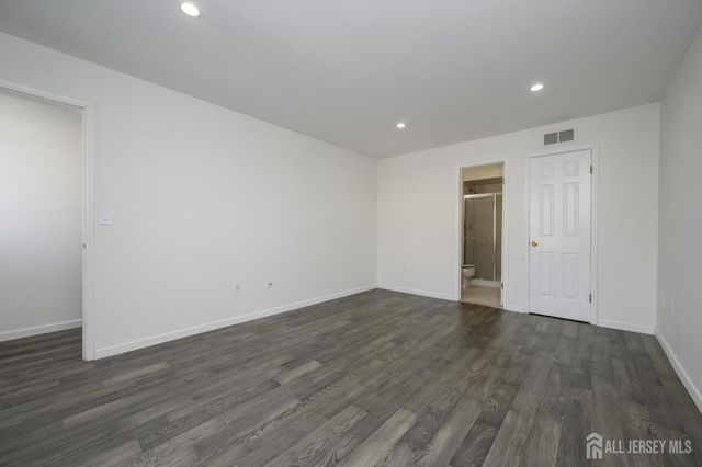 303 Michaels Court, Woodbridge Proper, NJ 07095