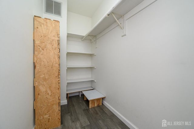 303 Michaels Court, Woodbridge Proper, NJ 07095