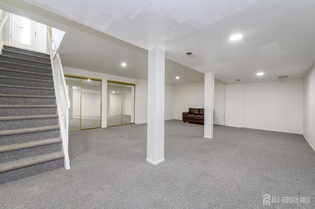 303 Michaels Court, Woodbridge Proper, NJ 07095