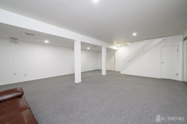 303 Michaels Court, Woodbridge Proper, NJ 07095