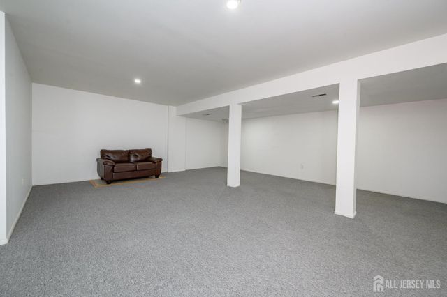 303 Michaels Court, Woodbridge Proper, NJ 07095