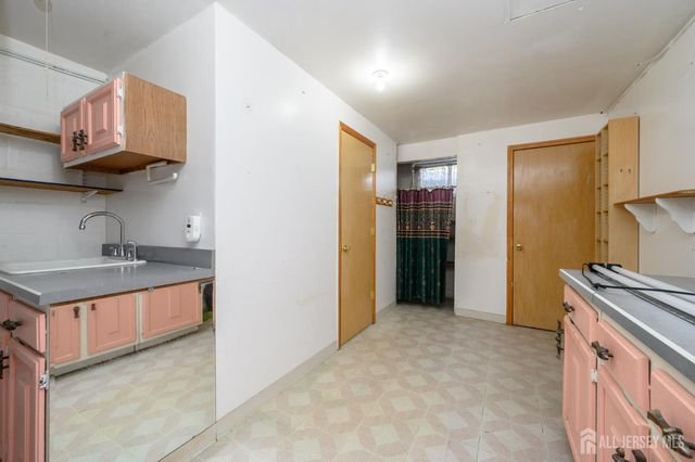 303 Michaels Court, Woodbridge Proper, NJ 07095