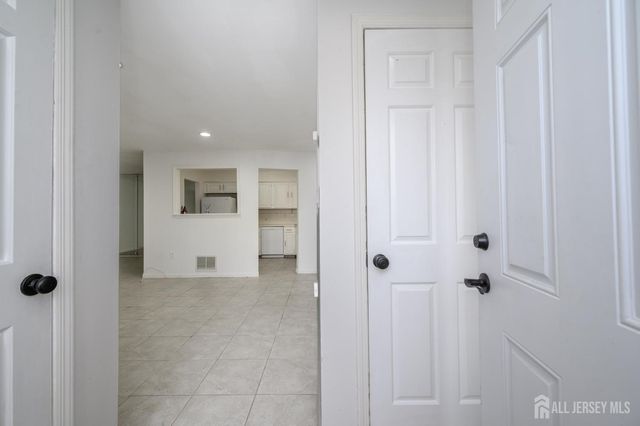 303 Michaels Court, Woodbridge Proper, NJ 07095