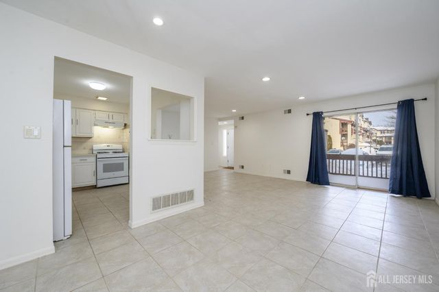 303 Michaels Court, Woodbridge Proper, NJ 07095