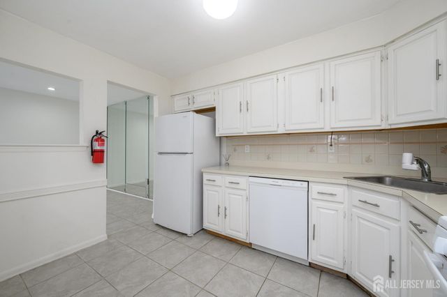 303 Michaels Court, Woodbridge Proper, NJ 07095