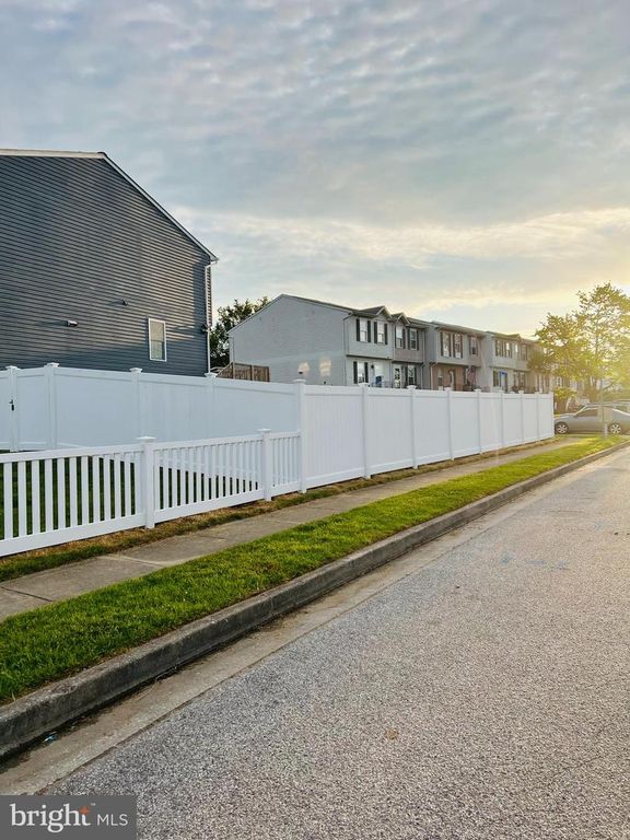 Image 2 of property listing at 639 KITTENDALE, Middle River, MD 21220