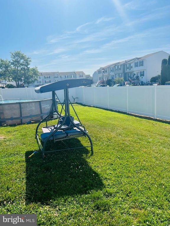 Image 5 of property listing at 639 KITTENDALE, Middle River, MD 21220