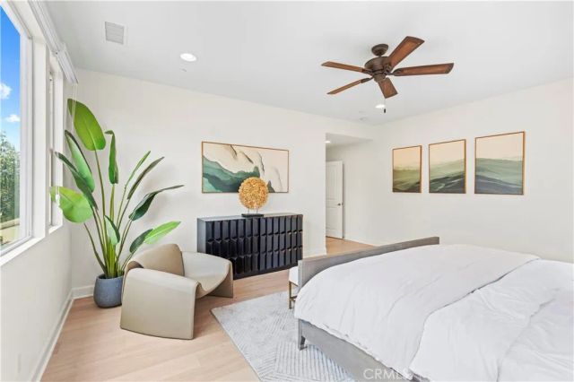 122 Catalonia, Irvine, CA 92618