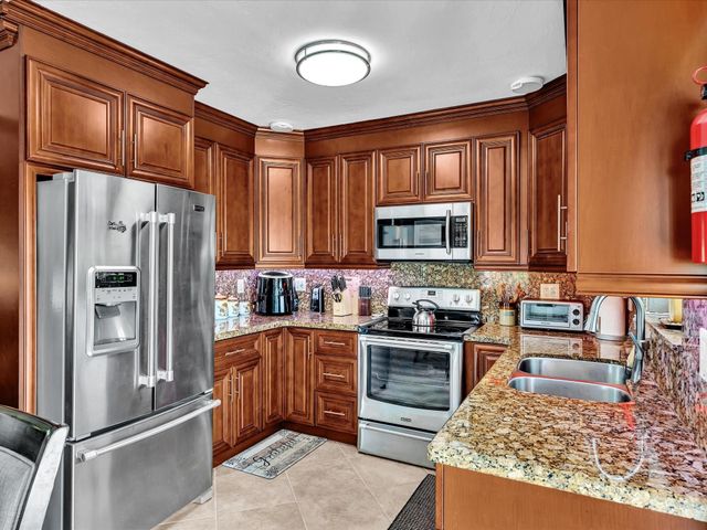 5180 SW 13th Street, Plantation, FL 33317